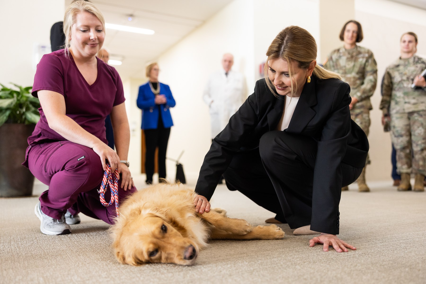 Нарядная вышиванка и эффектный костюм: Зеленская поразила стильными образами в США